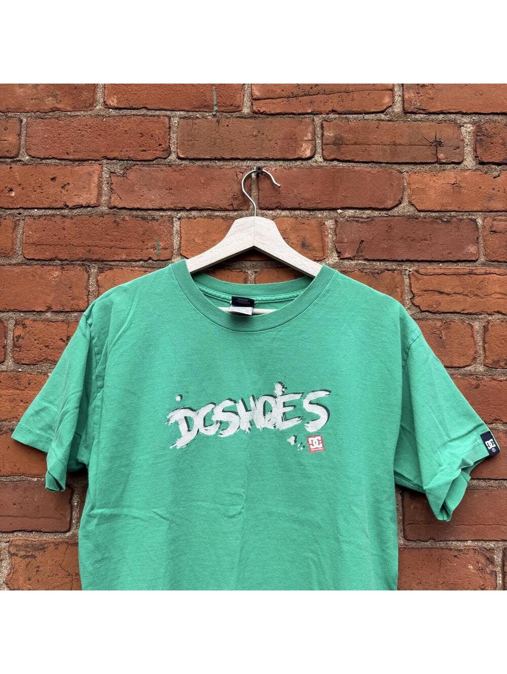 vintage dc shoe co t shirt 00s Medium
